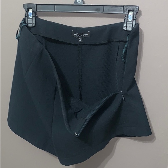 Kendall and Kyle Black Short Size Small - Picture 4 of 4